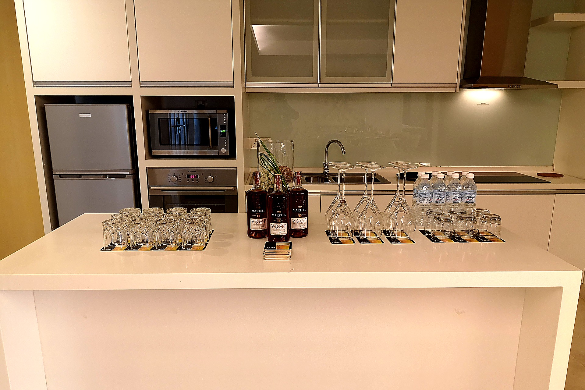 Kitchen island bar